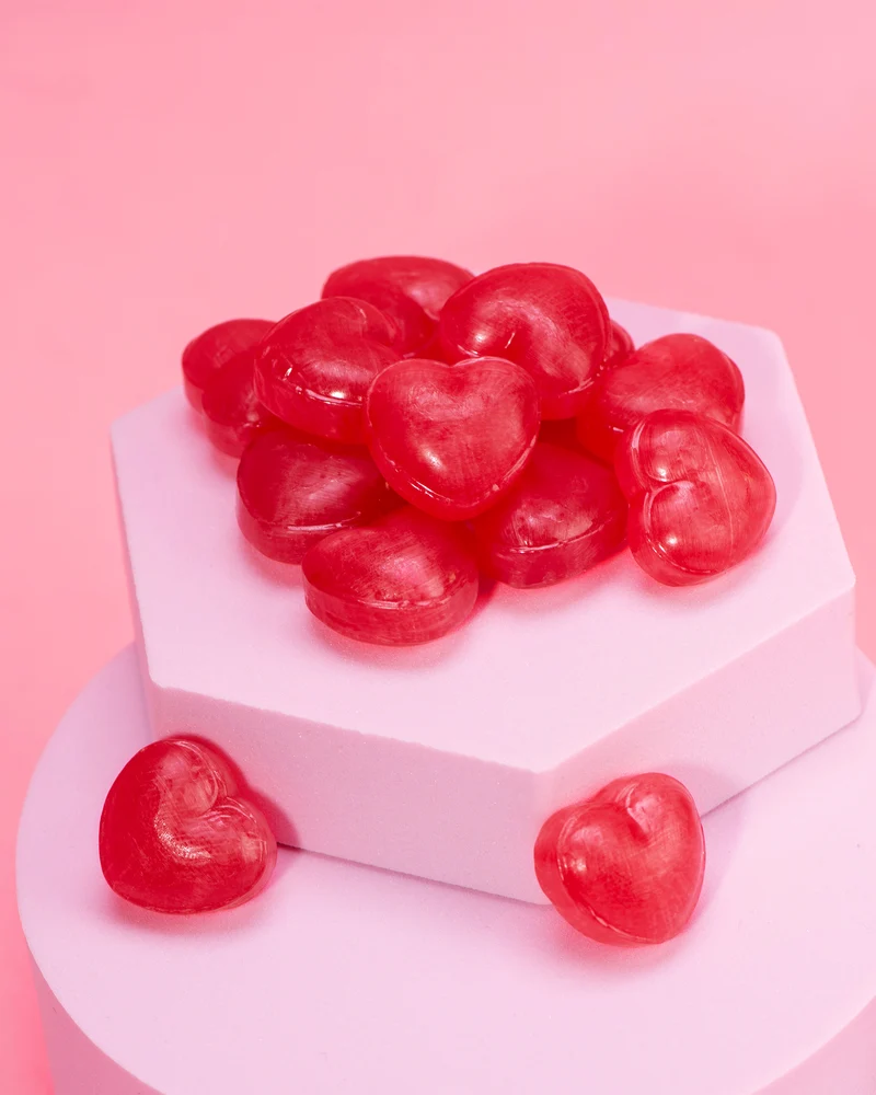 Herzbonbons Kirsche, einzeln verpackt im Flowpack