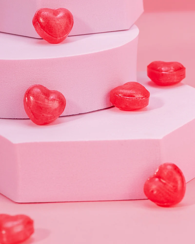 Herzbonbons Kirsche, einzeln verpackt im Flowpack