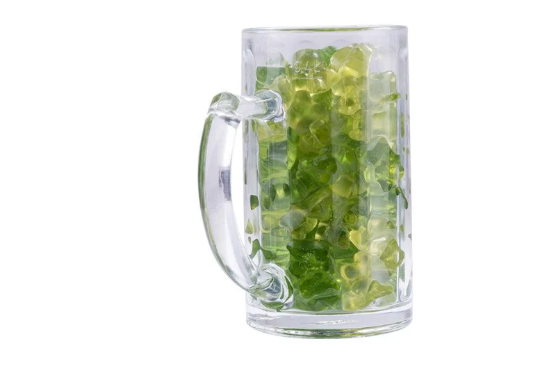 Bierseidel gefüllt mit Waldmeisterbärchen, 400g