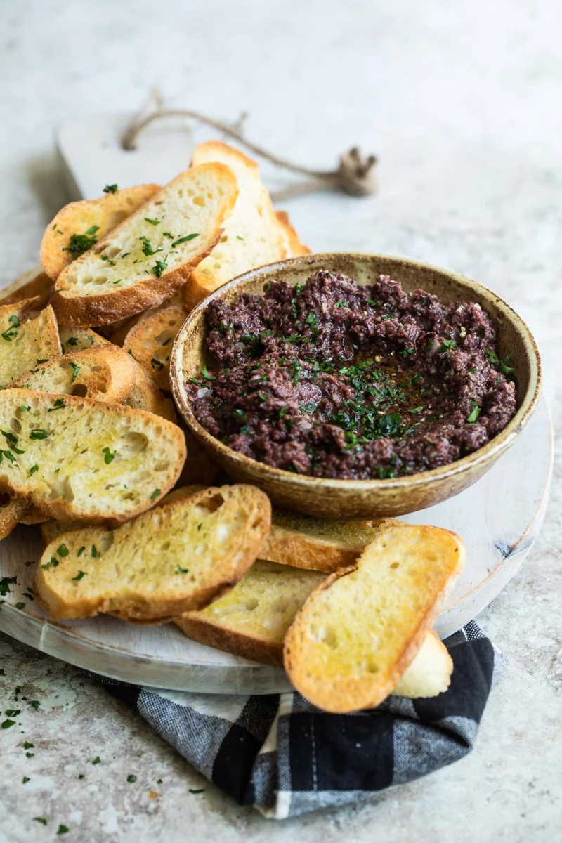 CASINA ROSSA Paté-Variationen: Crostini Mix, Olive Nere, Paté di Aglio Piccante, Funghi al Tartufo - 100g