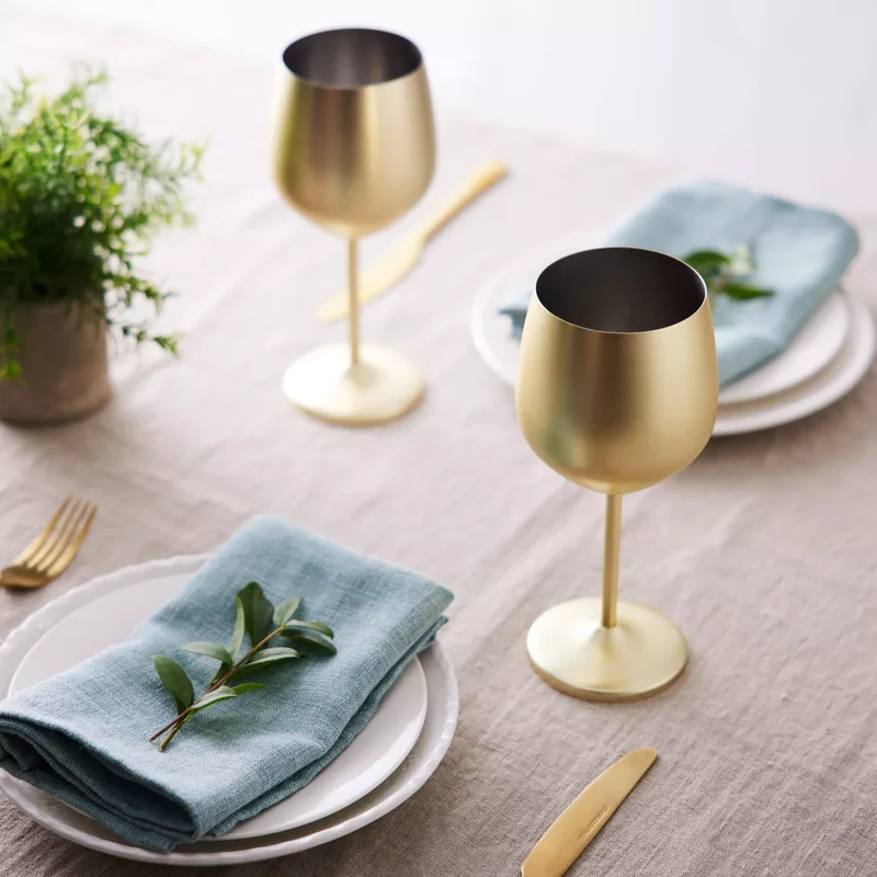 Geschenkkarton mit 4 Weingläsern, 540 ml - bruchsicheres Gläserset aus mattiertem Edelstahl Schwarz oder Gold