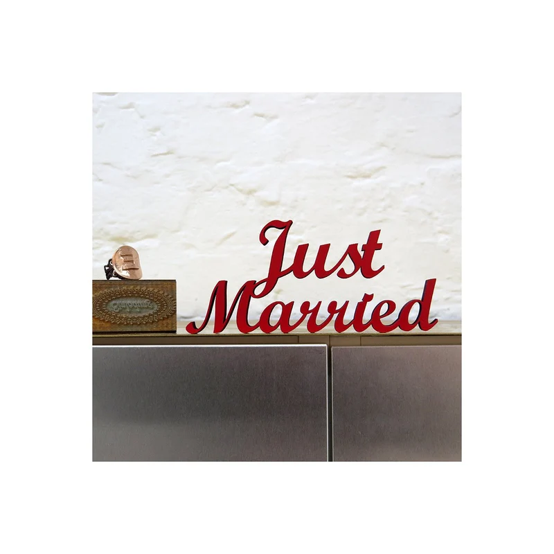 Holz-Schriftzug "just married" zur Hochzeit