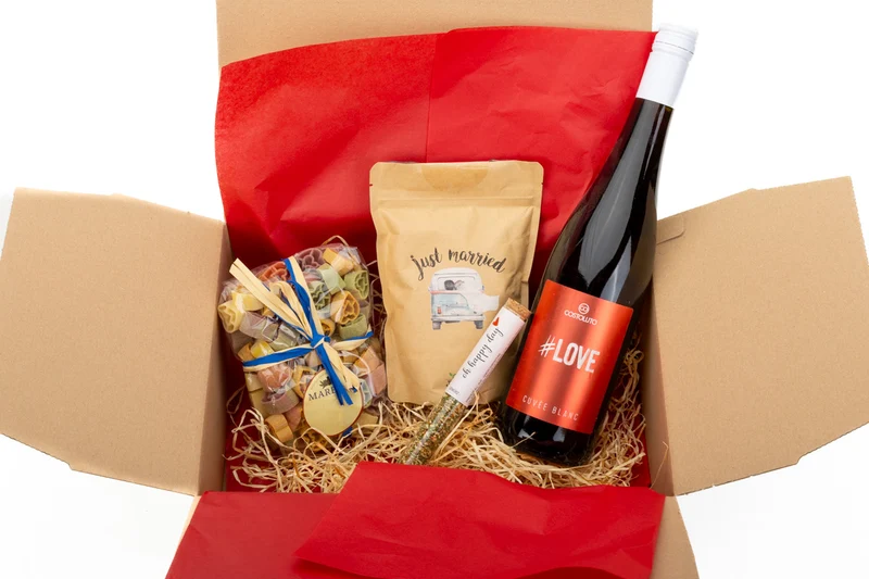 Geschenkbox Hochzeit „Big Love“ – mit Wein, Herznudeln & viel Liebe für das Brautpaar