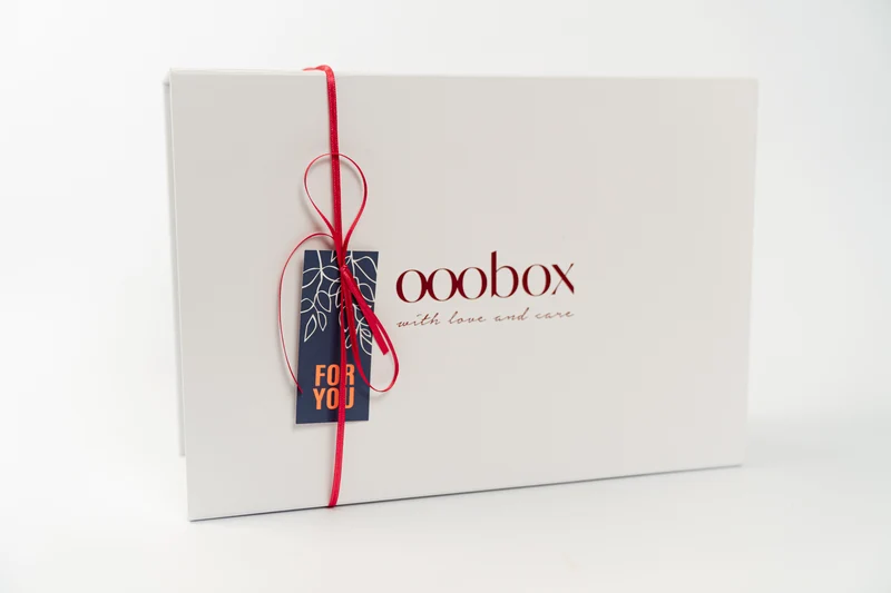 Geschenkbox für alle, die nicht feiern wollen – Geburtstagsbox "Geburtstagsmuffel" mit Wein, Kuchen & ehrlicher Freude