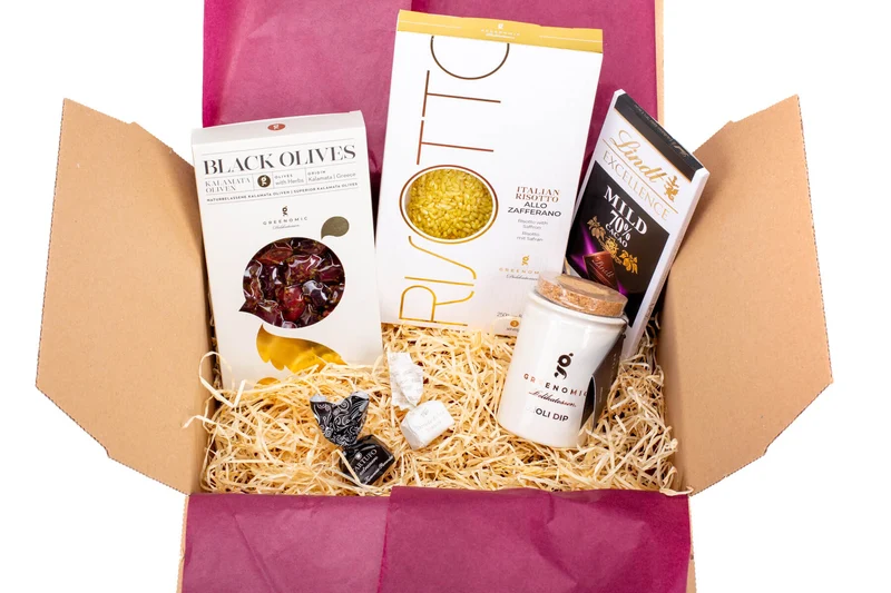 Delikatessen-Geschenkbox mit edlem Risotto, Oliven, Schokolade