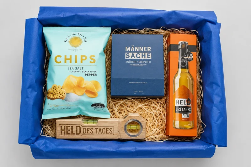 Geschenkbox Männer-Geburtstag mit Bier, Snacks & lustigen Accessoires