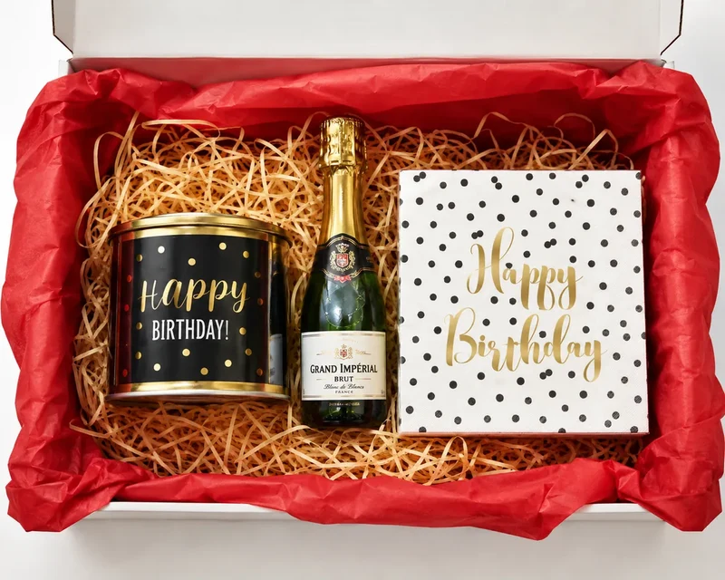 Geburtstagsbox „Let’s Celebrate“ mit Sekt & Kuchen – Zum Anstoßen & Genießen